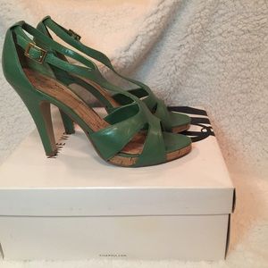 Nine West SOLOACTO Vibe T-Strap Sandal